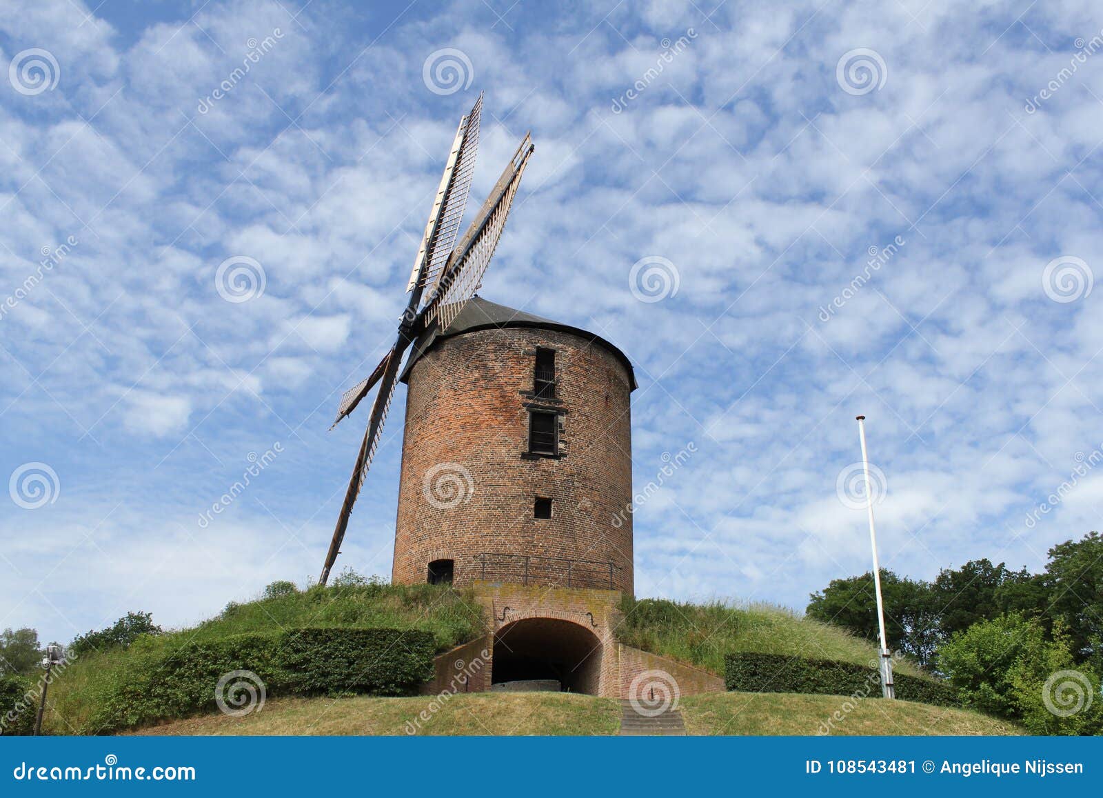 Moinho De Pastor Holandês Molen, Fábrica De Torres De Pastores Situada Em  Medemblik Norte Holland Nos Países Baixos Foto de Stock - Imagem de  lâminas, torre: 223625358