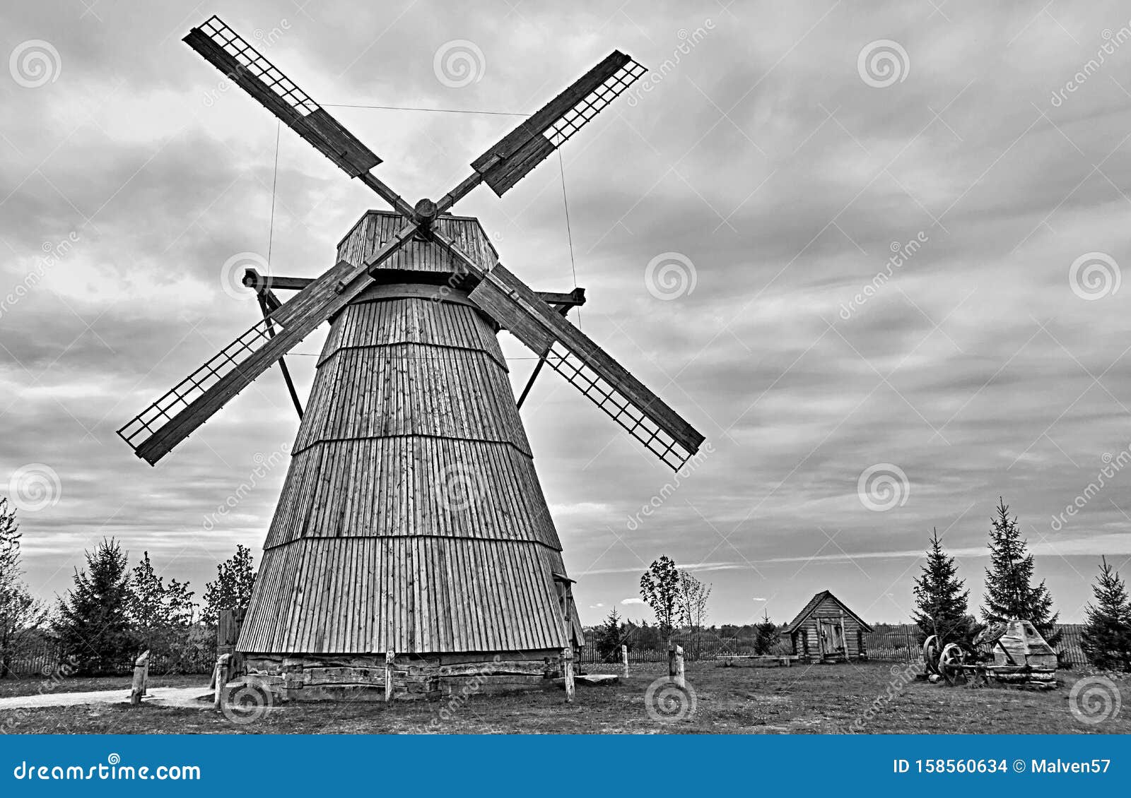 Moinho de vento antigo imagem de stock. Imagem de ninho - 74996737