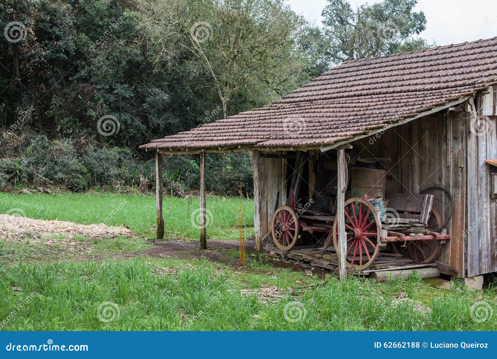 Uma Casa De Madeira Velha Em Rio Grande Do Sul Brasil Foto De Stock Imagem De Rustic Home 62662188