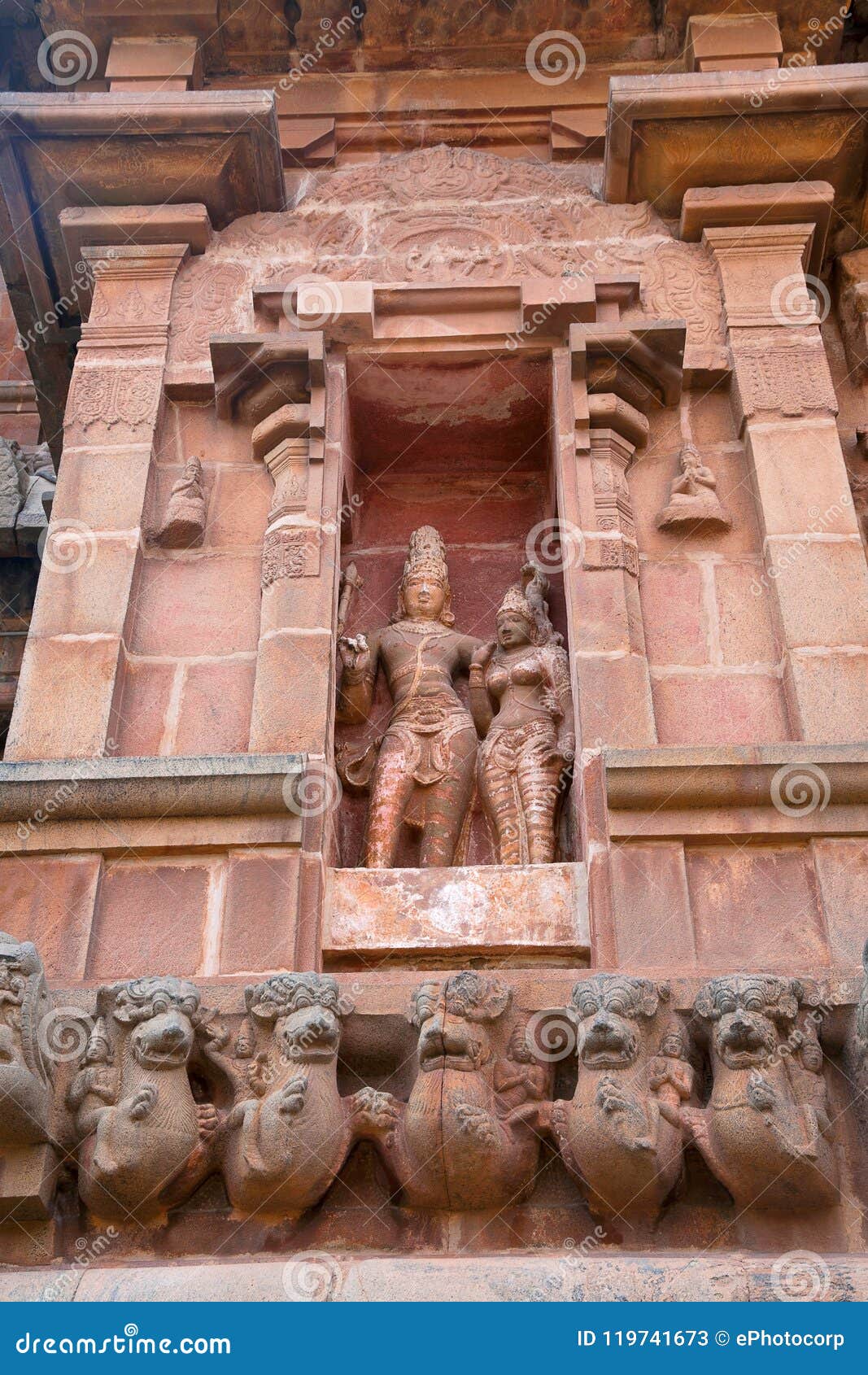 uma-mahesvara, niche on northern wall, brihadisvara temple, tanjore, tamil nadu