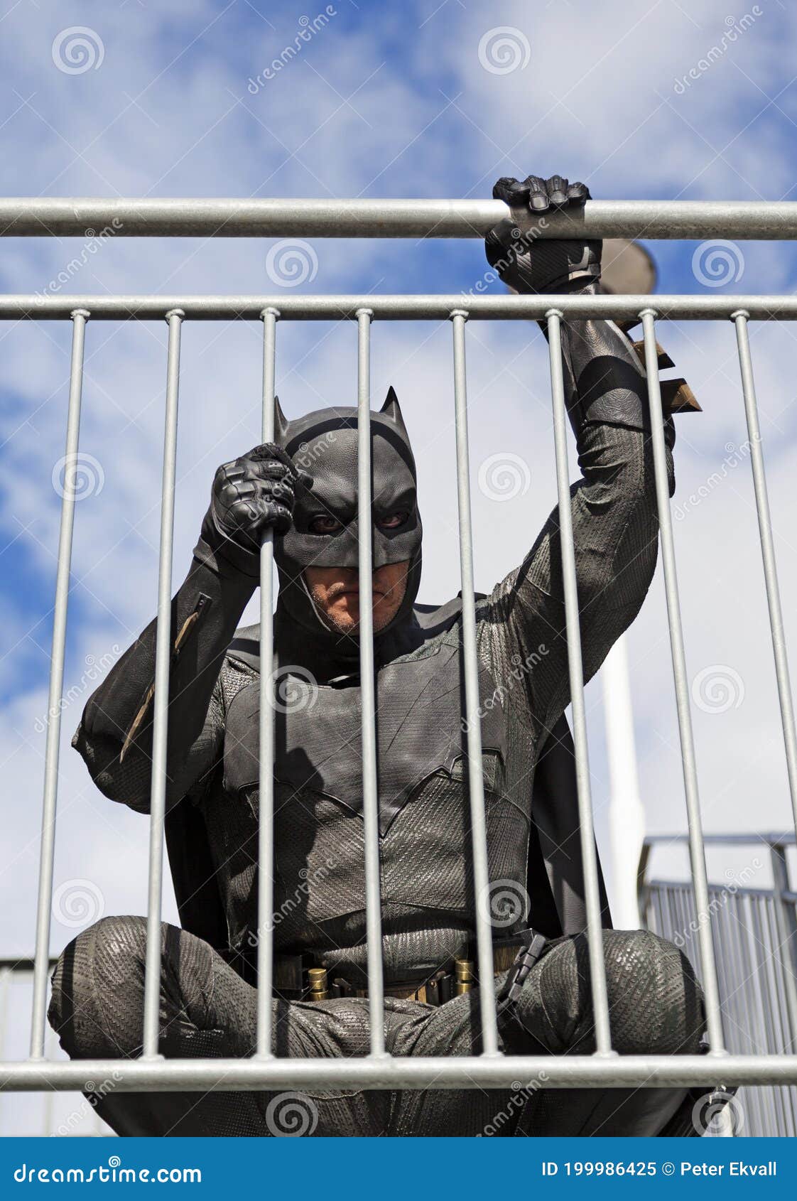 Batman squats at the ledge editorial image. Image of cosplay - 199986425