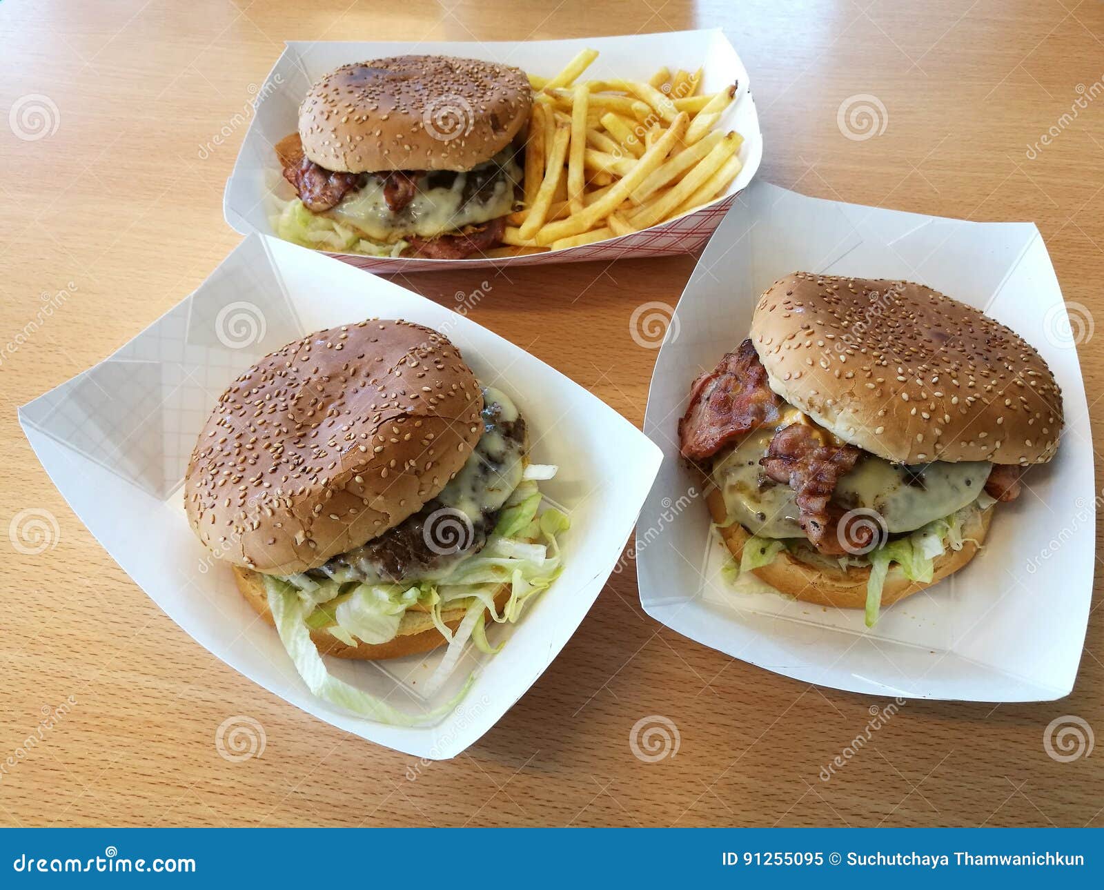 La MESA De PAPEL - ¿Qué tal una hamburguesa Palermo acompañada de una  deliciosa Malteada? Ven a disfrutarla a nuestro restaurante Calle 8 sur  #38b 30 🔥 Te esperamos 🔥 . . #