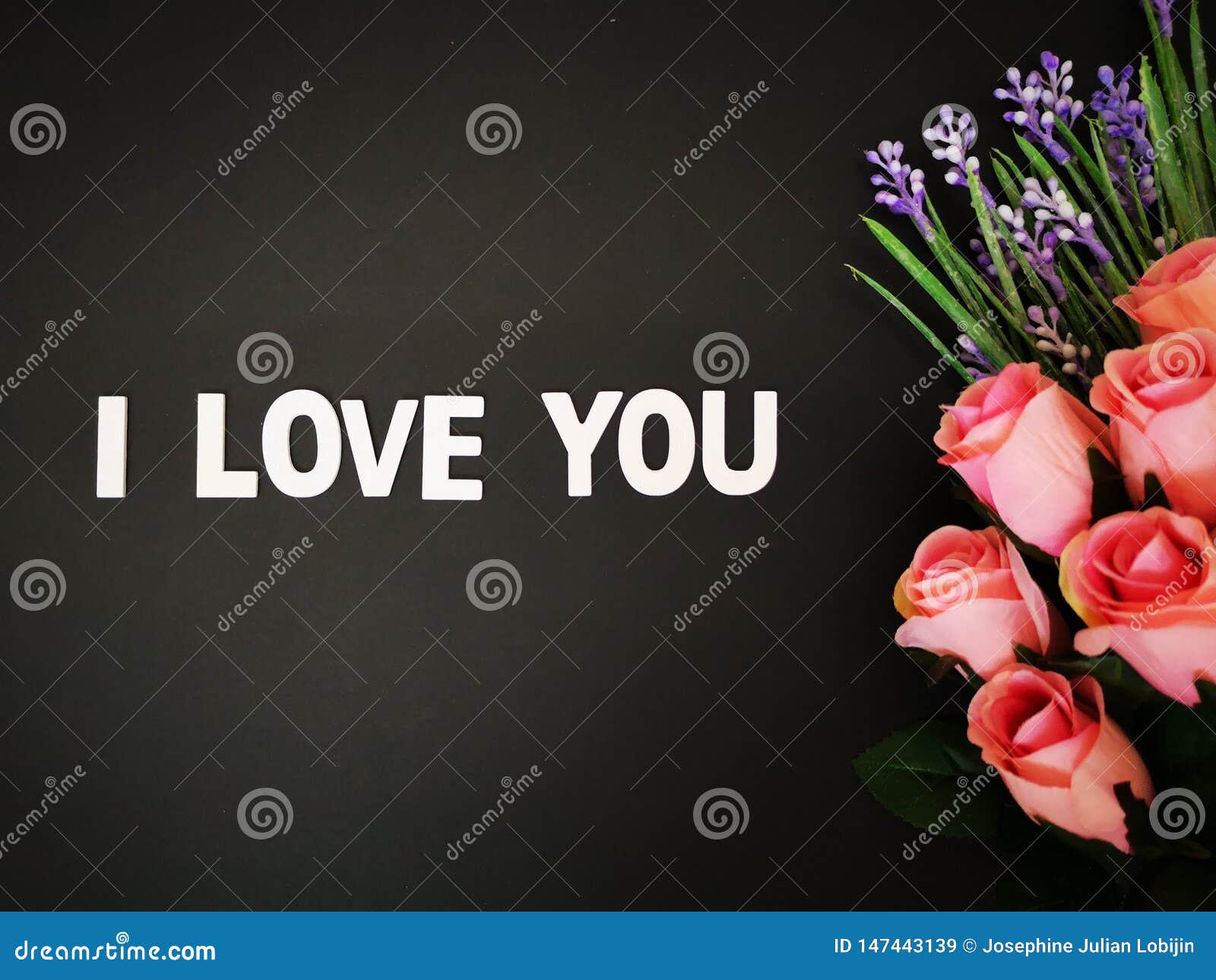 Un Beau Message Je T Aime Avec Des Roses De Bouquet Fleurit Le Fond Pour Des Copies Image Stock Image Du Centrale Loved