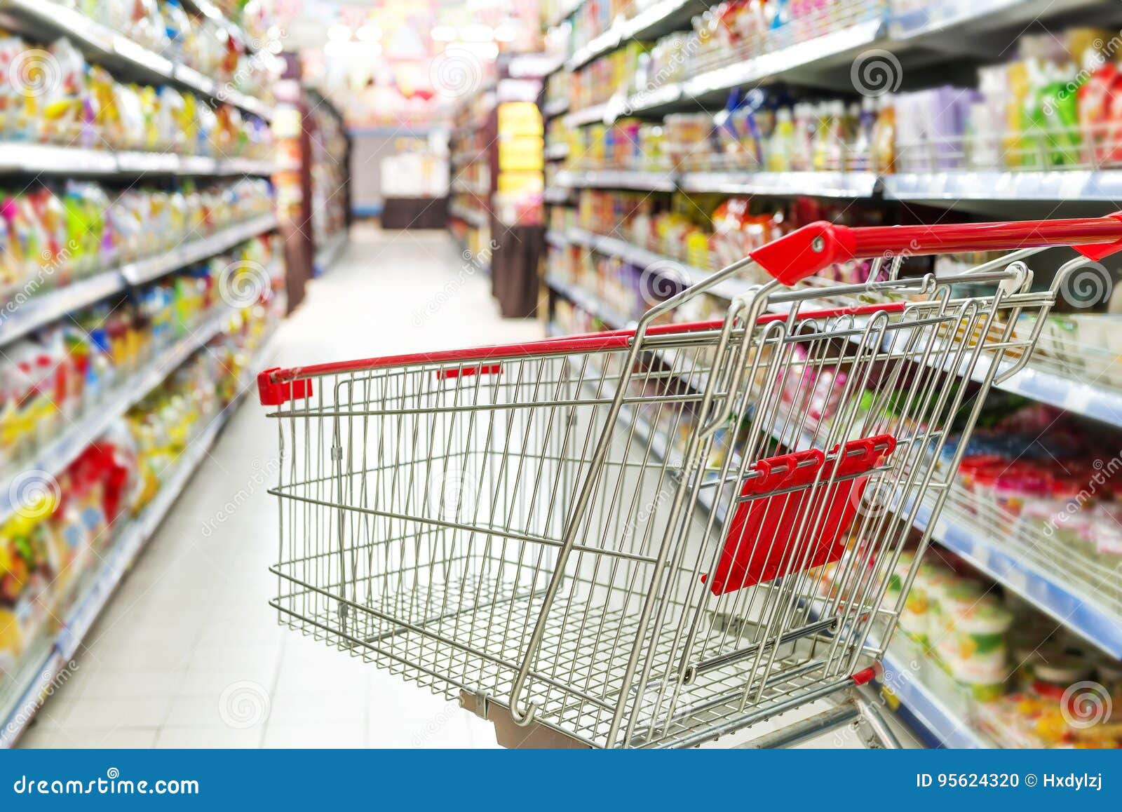 Un Chariot Vide Dans Le Supermarche Photo Stock Image Du Marchandises Chariot