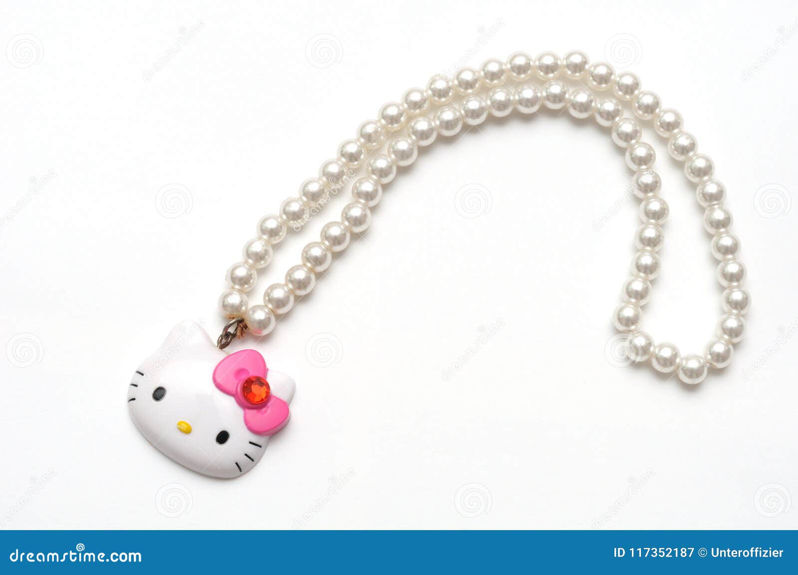 Un Collier En Plastique De Perle De Jouet De Hello Kitty Photographie  éditorial - Image du culture, amusement: 117352187