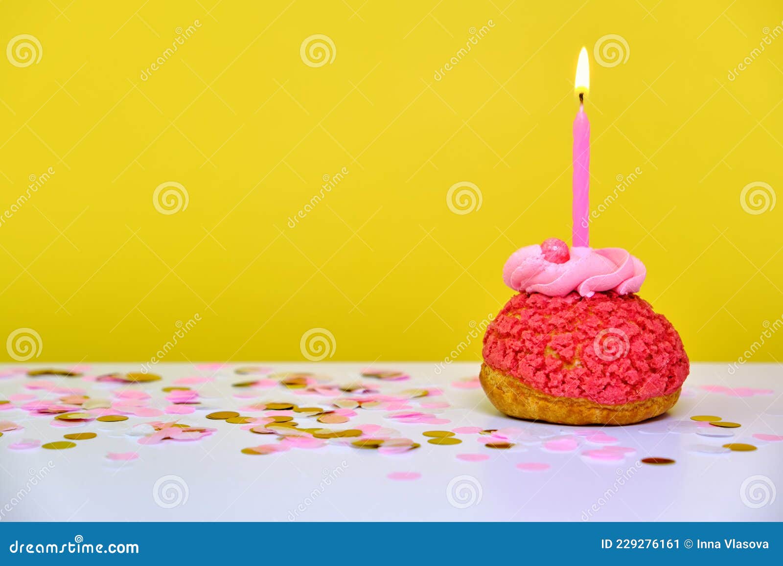 Carte De Fête D'anniversaire Avec Confettis Et Espace Image