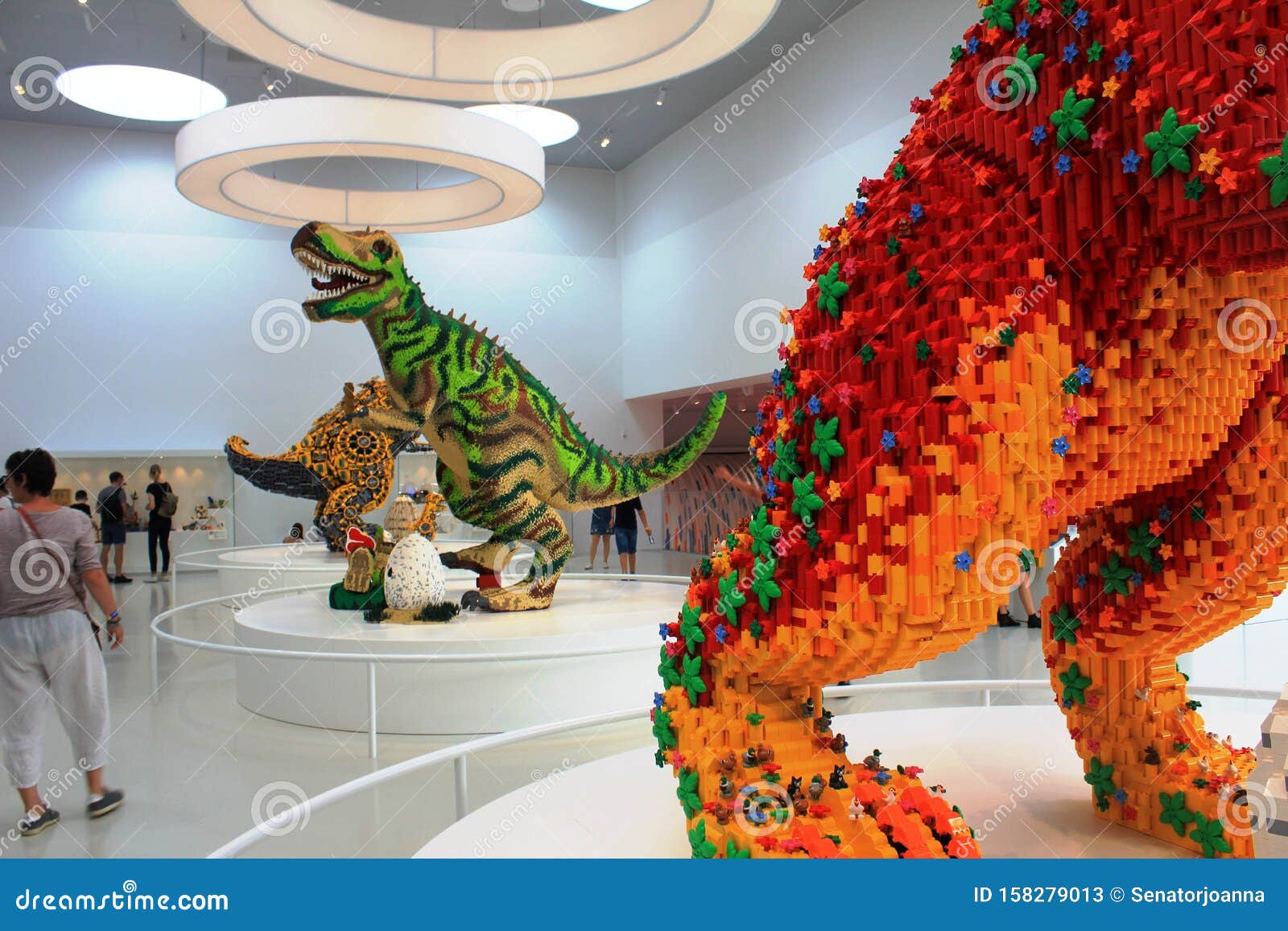 Un Dinosaurio Construido Con Bloques De Lego En La Casa De Lego, Billund En  Dinamarca Foto de archivo editorial - Imagen de estructura, creatividad:  158279013