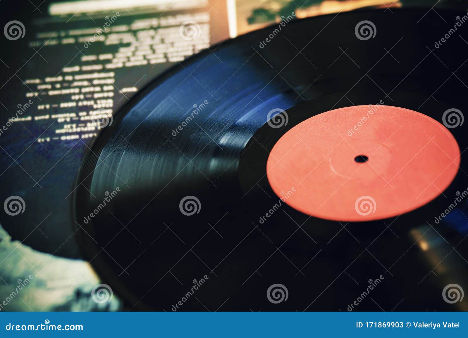 Un Disco De Vinilo Negro Vintage Se Encuentra En La Portada De Un álbum De  Música Imagen de archivo - Imagen de escuchar, negro: 171869903