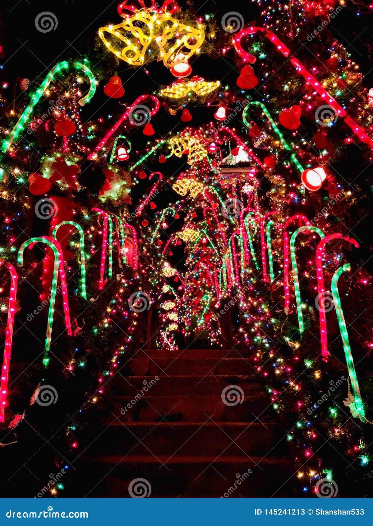 Foto Di Casa Delle Luci Di Natale Un Esterno Della Casa Con La Decorazione Delle Luci Di Natale Immagine