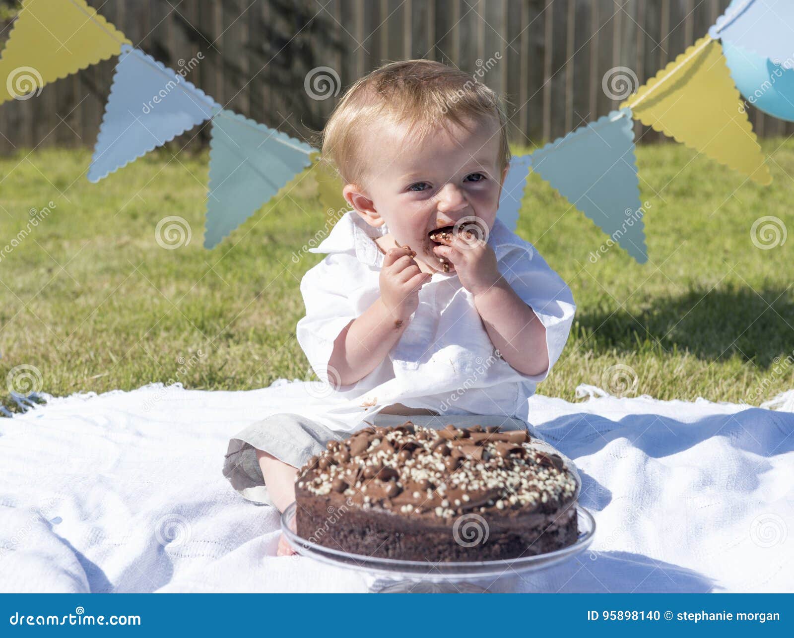 Un Fracas An De Gateau De Chocolat De Bebe Garcon Photo Stock Image Du Cheri Malpropre Un Fracas An De Gateau De Chocolat De Bebe Garcon Photo Stock Image Du Cheri Malpropre