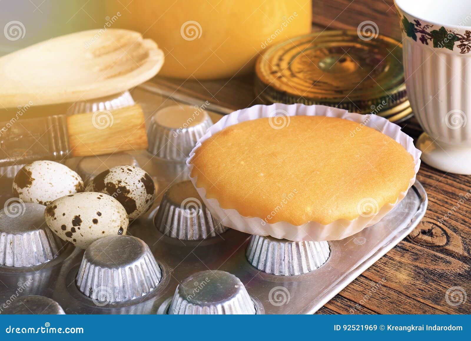 Un Gateau Fait Maison Mou Avec Le The Anglais Petit Dejeuner Leger Pendant Le Matin Image Stock Image Du Sain Boisson Un Gateau Fait Maison Mou Avec Le The Anglais Petit Dejeuner Leger Pendant Le Matin Image Stock Image Du Sain Boisson