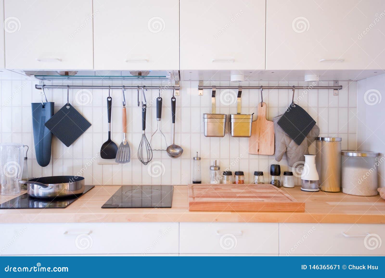 Un Grand Choix De Couverts Dans La Cuisine Image stock - Image du Un Grand Choix De Couverts Dans La Cuisine Image stock - Image du
