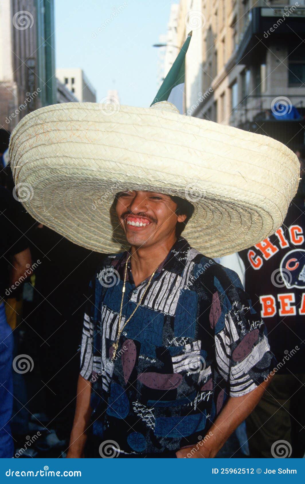 Un Hombre Mexicano Que Desgasta Un Sombrero, Fotografía editorial - Imagen  de america, solitario: 25962512