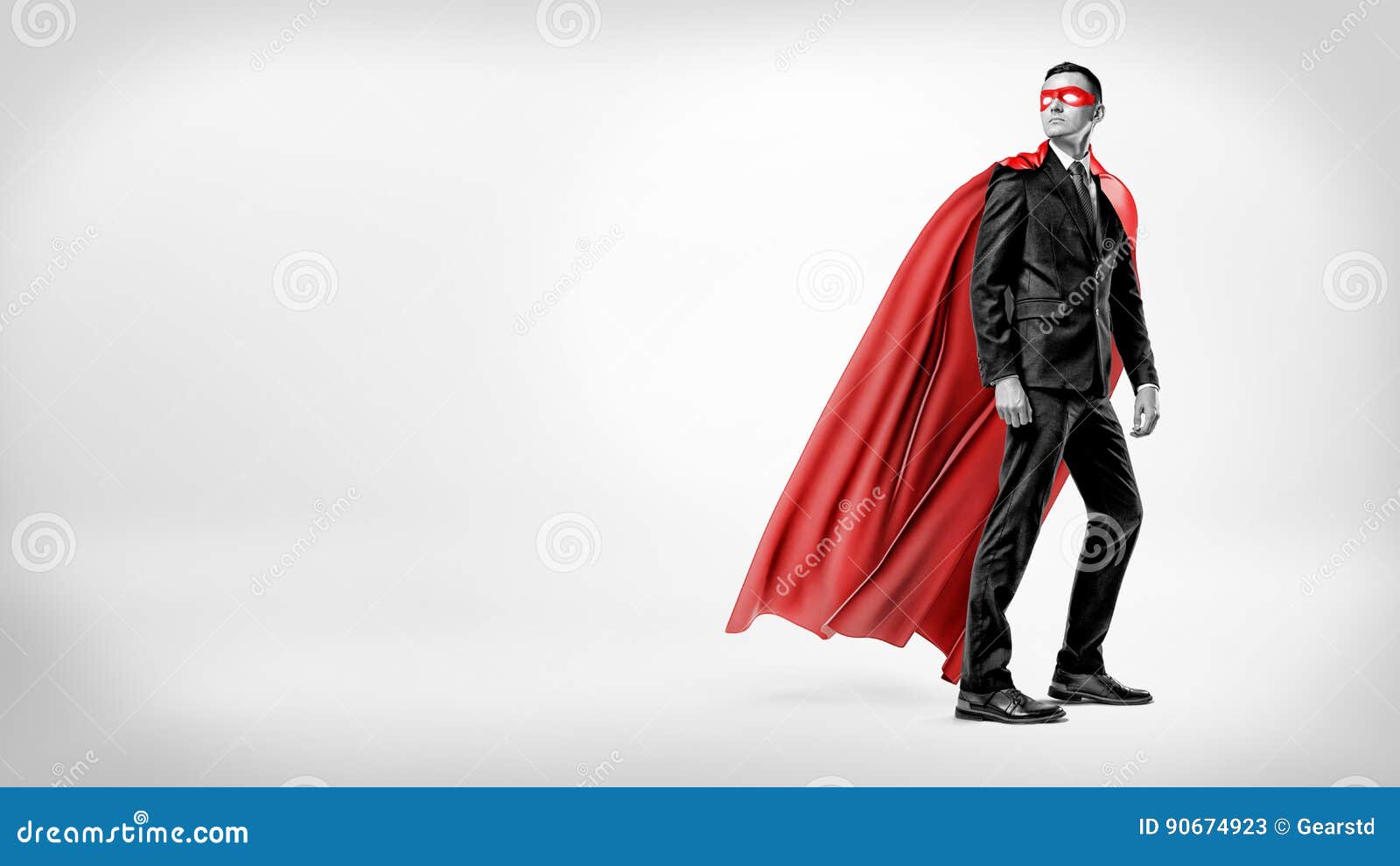 Photo libre de droit de Homme Dans Un Costume De Batman banque d