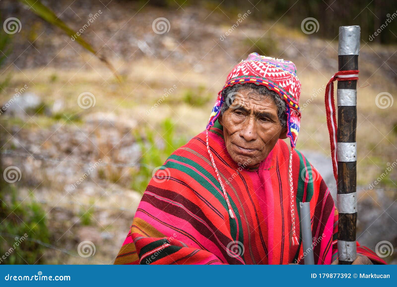 Un Homme Quechua Autochtone En Costume Traditionnel. Cusco Pérou  Photographie éditorial - Image du robe, gens: 179877392