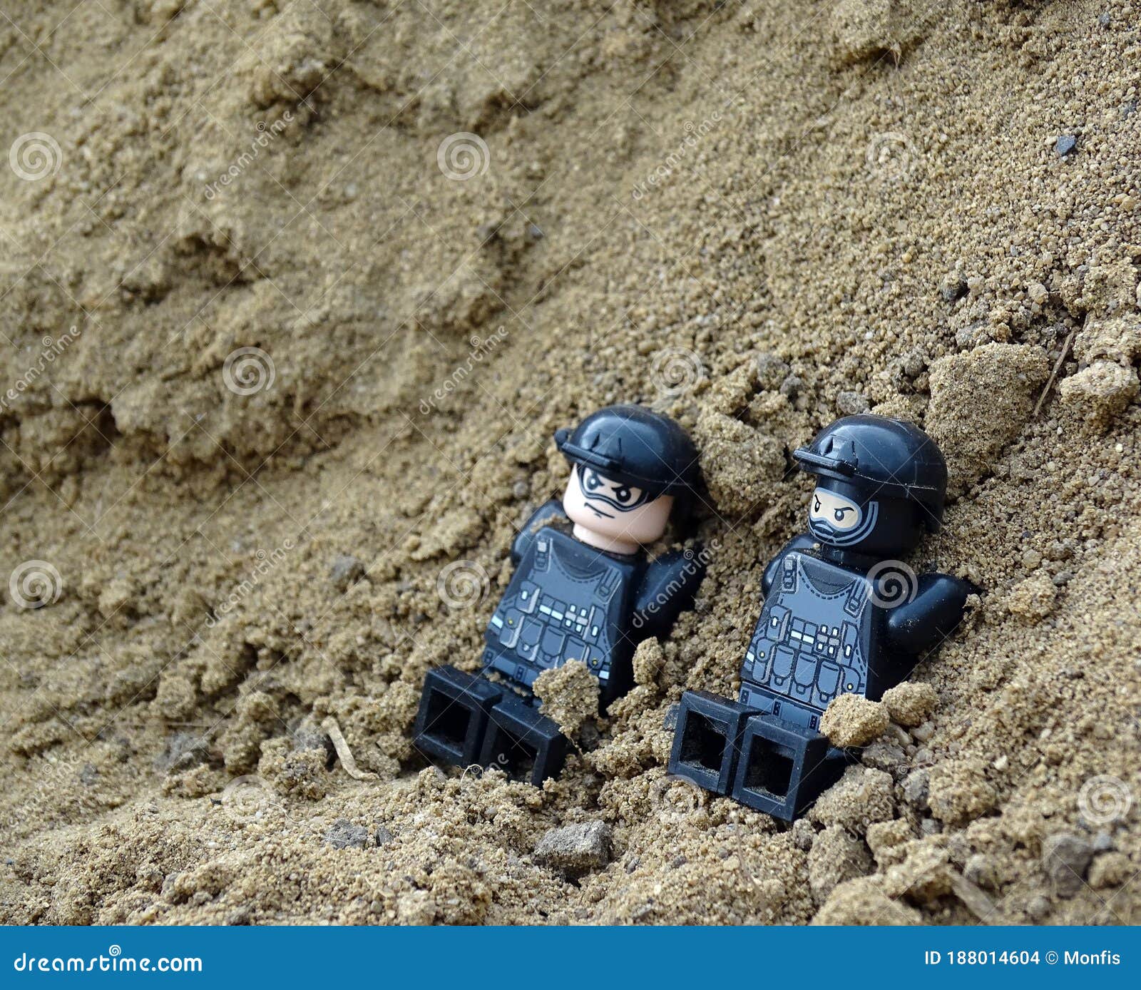 Grabar atributo engañar Un Juego De Guerra. Soldados Del Lego Imagen de archivo editorial - Imagen  de estacionamiento, comandante: 188014604