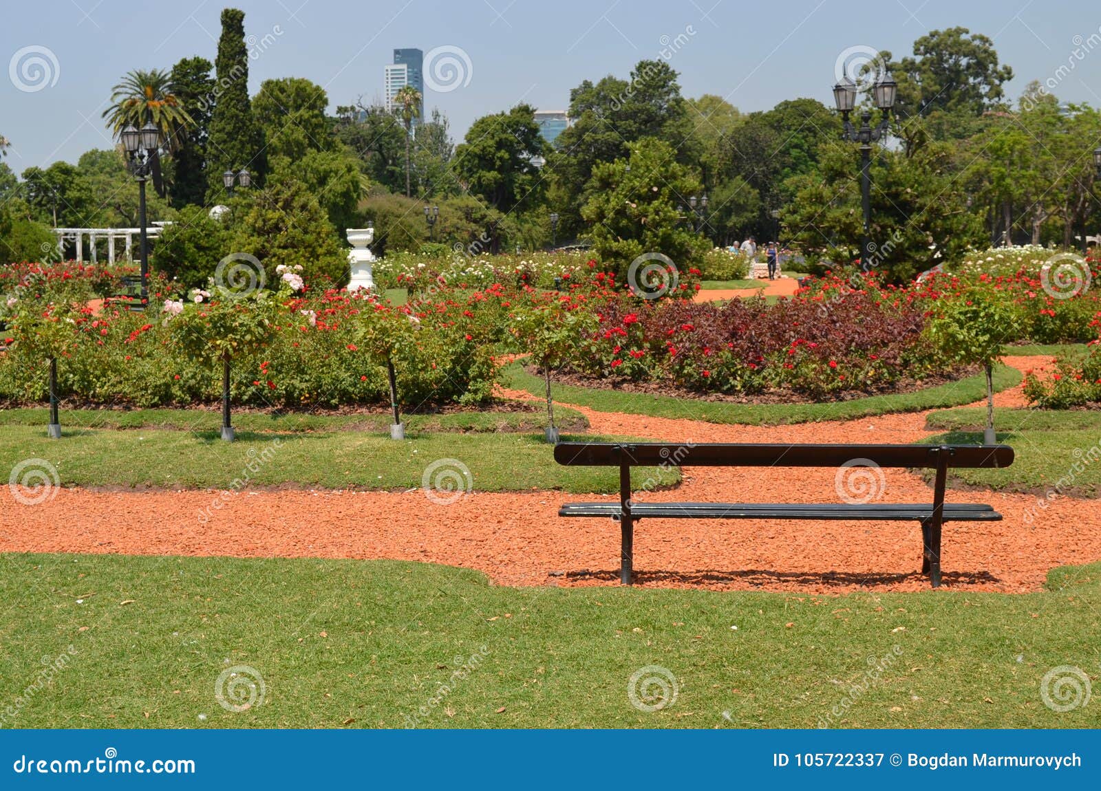 Un Montón Del Jardín De Flores Situadas En Capital Del ` S De Buenos Aires,  La Argentina Imagen de archivo - Imagen de paisaje, hierba: 105722337