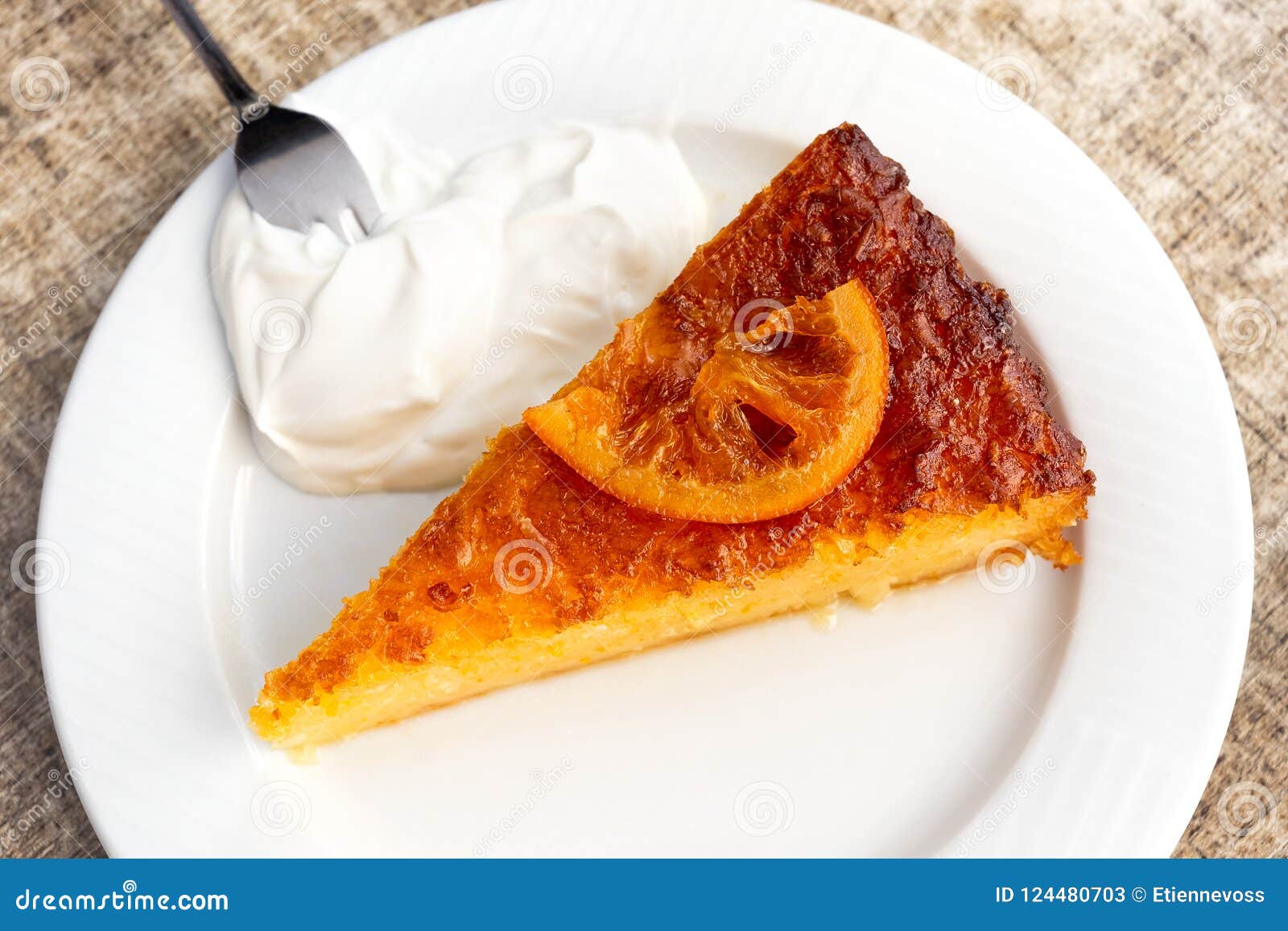 Un Morceau De Gateau Orange Grec Traditionnel Avec La Creme Sure Sur Le Petit Morceau Image Stock Image Du Aigre Dessus Un Morceau De Gateau Orange Grec Traditionnel Avec La Creme Sure Sur Le Petit Morceau Image Stock Image Du Aigre Dessus