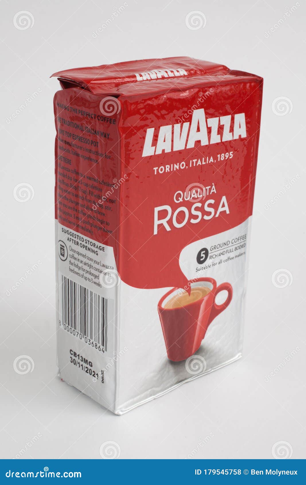 Un Paquet De Café Moulu Par Lavazza Photo stock éditorial - Image