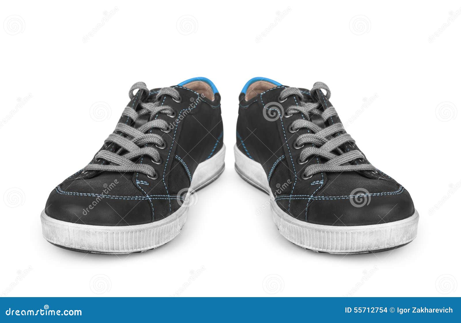 Un Par De Zapatos De Los Deportes Foto de archivo - Imagen de moderno,  aislado: 55712754