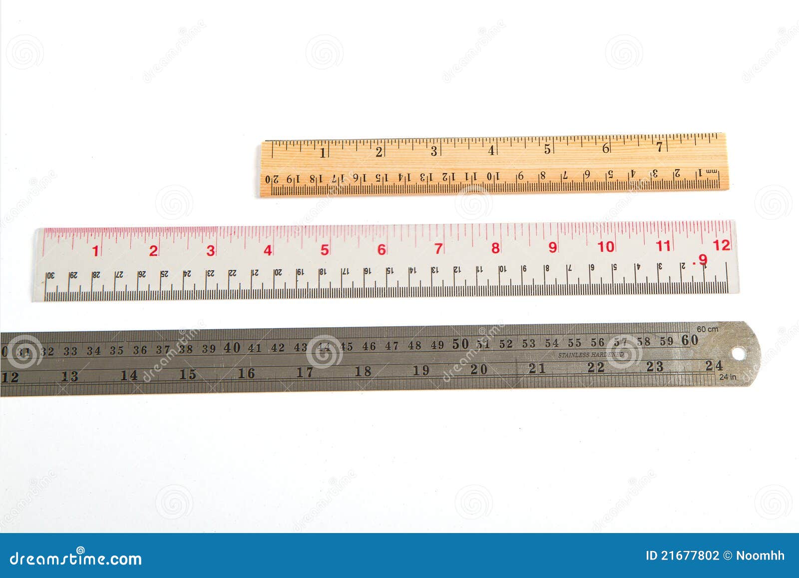 Un Righello Di Legno, Acciaio, Righello Di Plastica Fotografia Stock - Immagine Di Plastica