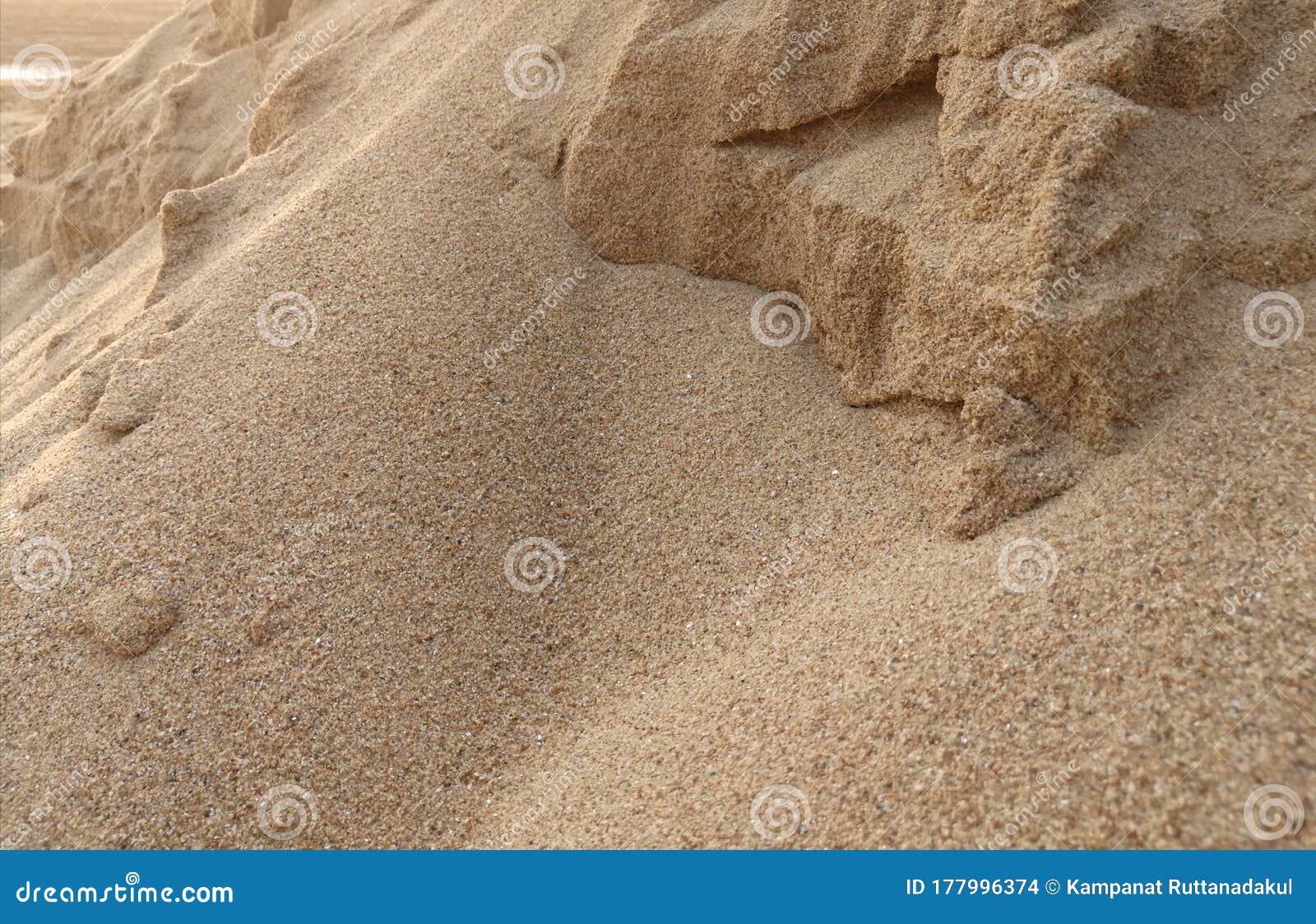 Un Tas De Sable Fin Avec Une Belle Surface Image stock éditorial