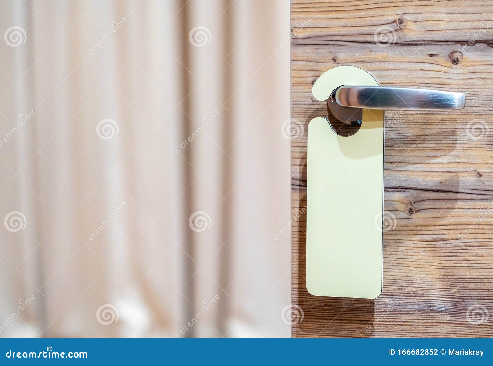 Un Vide Est Fourni Par La Poignée De La Porte De L'hôtel Pour Votre Texte  Photo stock - Image du molette, maison: 166682852