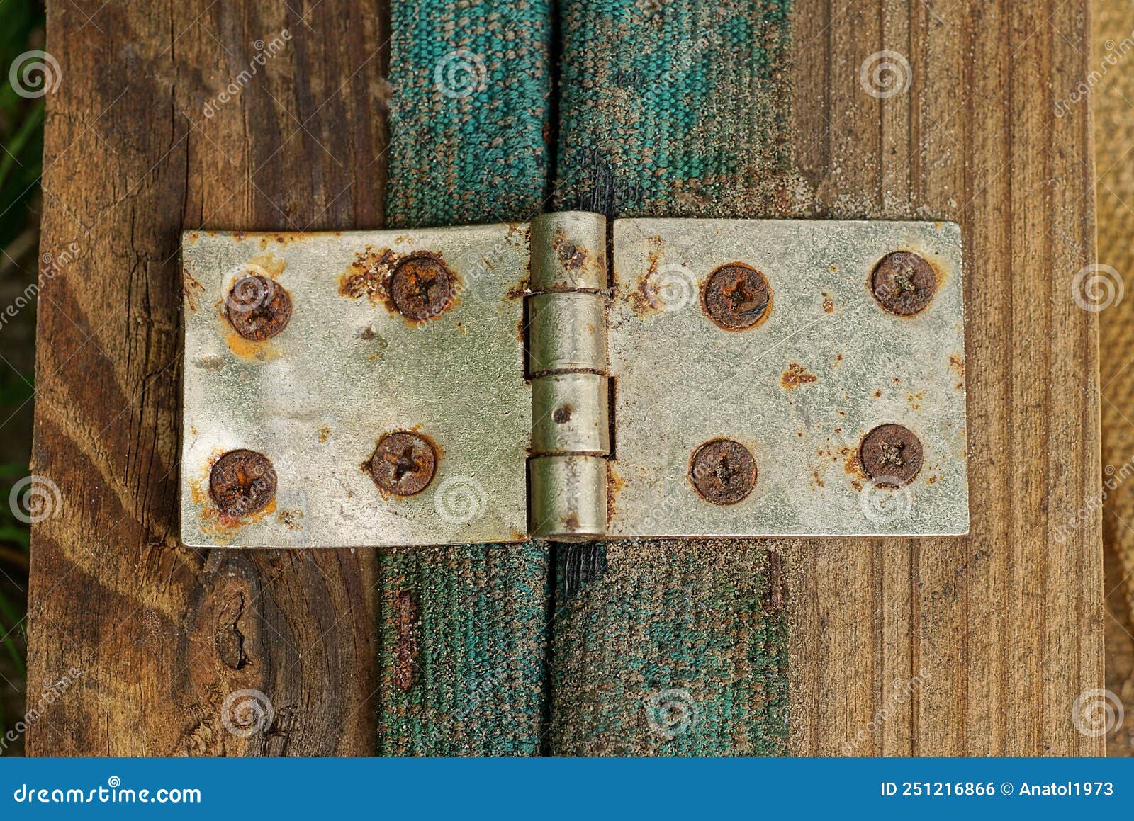 Diversidad suficiente Negrita Un Viejo Bisagra Blanca De Puerta Pequeña Con Roya Marrón En La Junta De La Puerta De Madera Gris Foto de archivo - Imagen de bisagra, gris: 251216866 Diversidad suficiente Negrita Un Viejo Bisagra Blanca De Puerta Pequeña Con Roya Marrón En La Junta De La Puerta De Madera Gris Foto de archivo - Imagen de bisagra, gris: 251216866