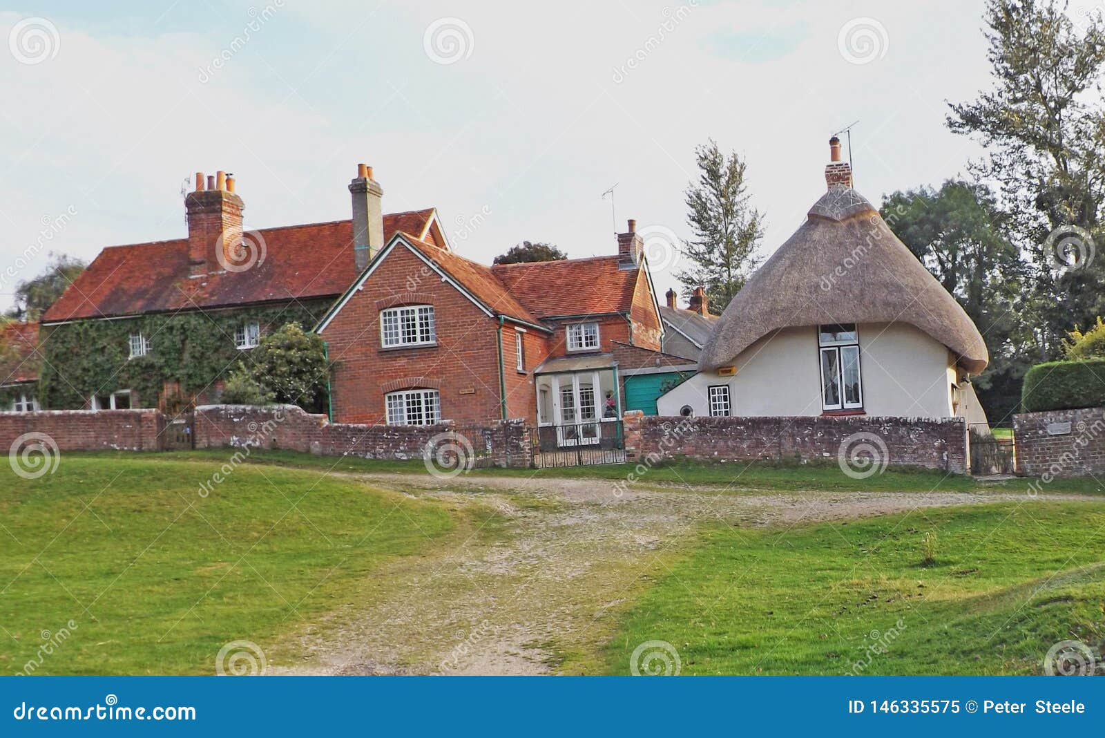 Un vieux cottage anglais traditionnel Sommerset de toit couvert de chaume