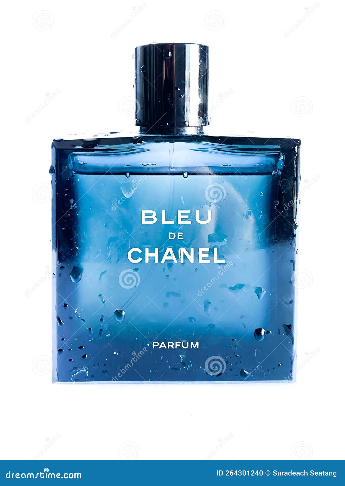 Una Botella De Perfume De Bleu De Chanel Imagen editorial - Imagen