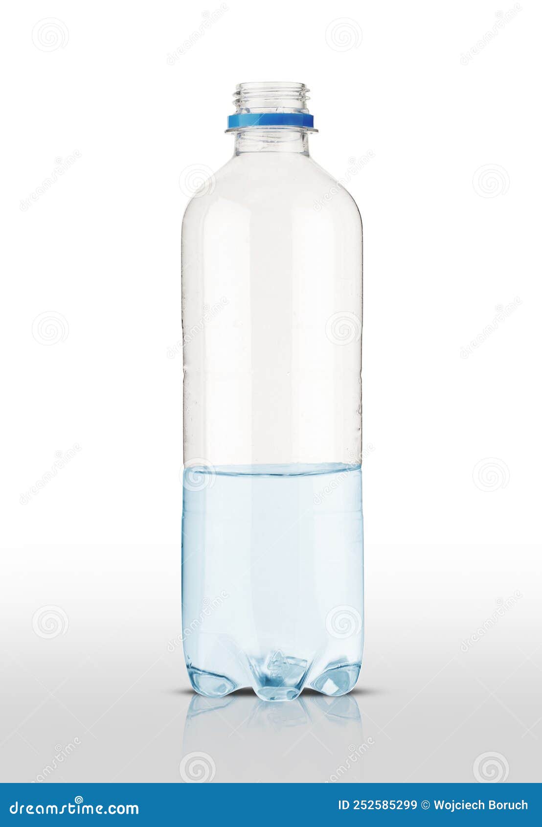 Una Botella Pequeña Mitad Llena De Agua Imagen de archivo - Imagen de  aislado, azul: 252585299