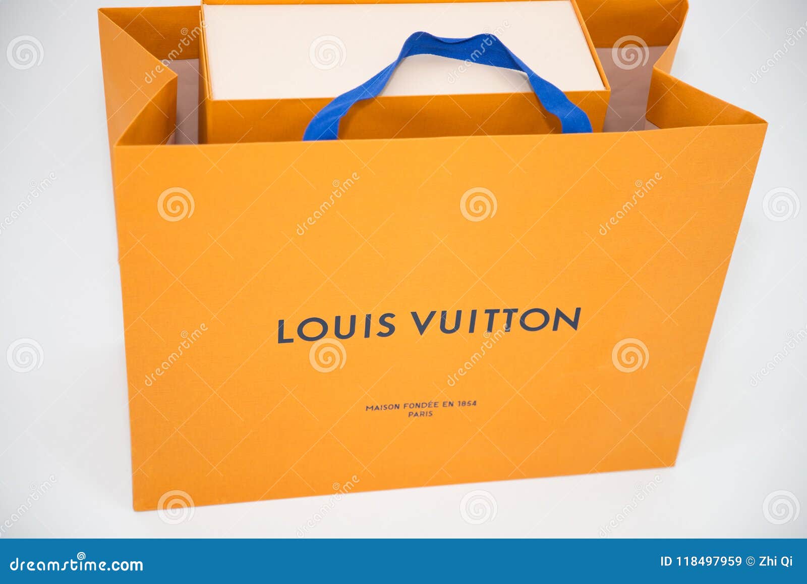 Una Caja De Louis Vuitton Louis Vuitton Es Una Marca De La Moda