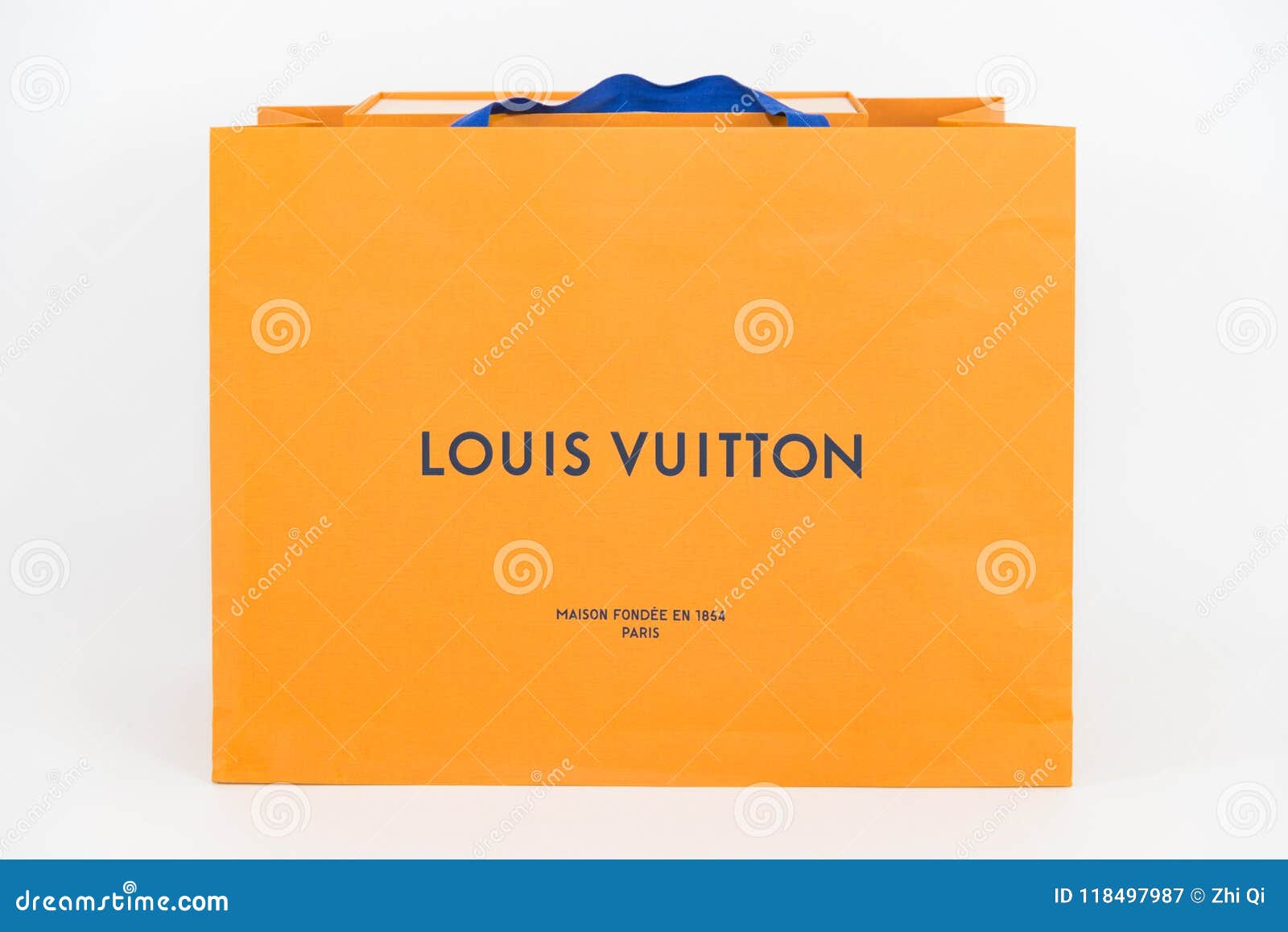 Una Caja De Louis Vuitton Louis Vuitton Es Una Marca De La Moda Del  Diseñador Sabida Para Sus Mercancías De Cuero Fotografía editorial - Imagen  de carpeta, ilustrativo: 118497987