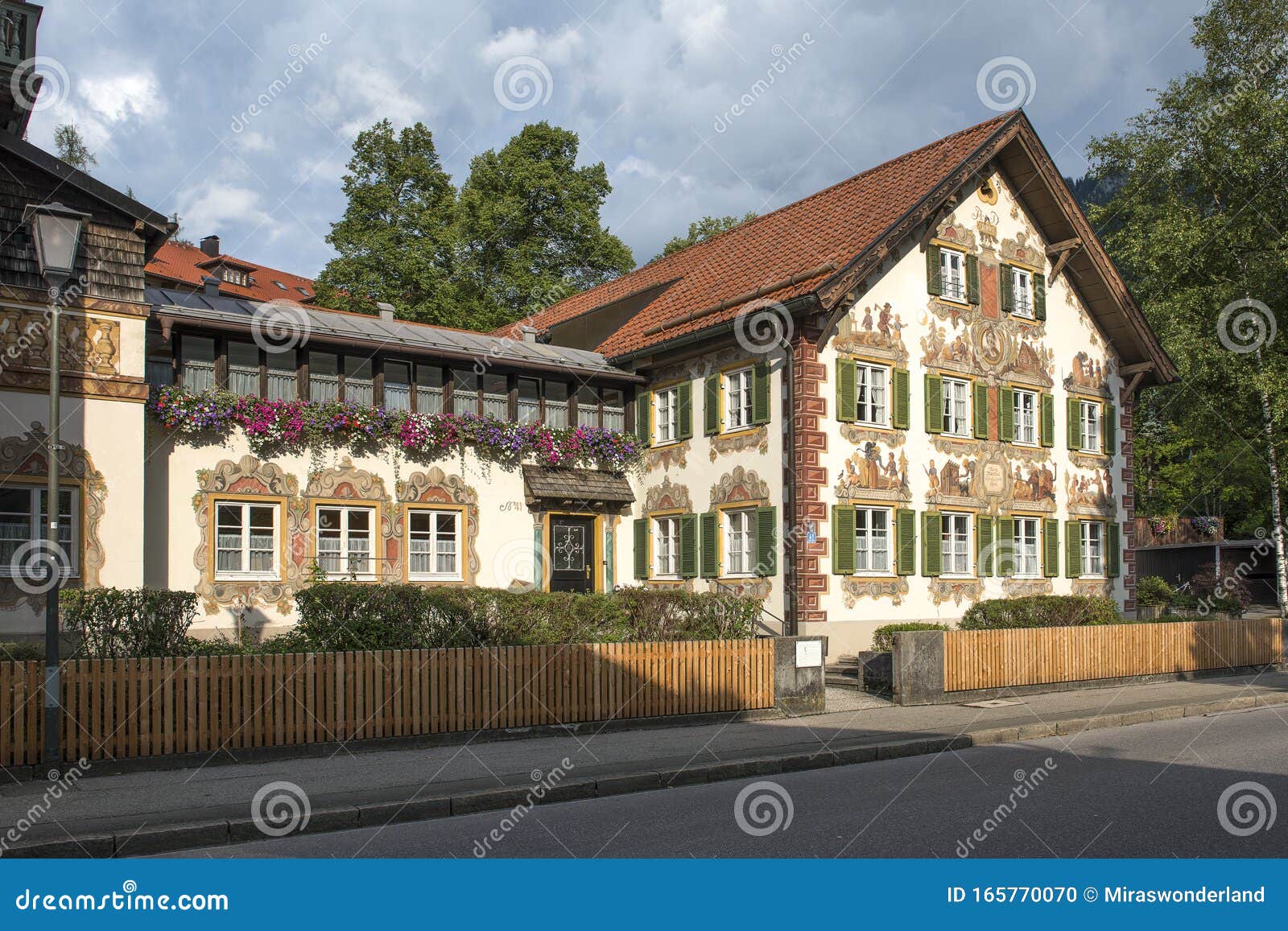 Una Casa A Oberammergau Dove La Storia Di Hansel E Gretel E Dipinta Sull Esterno Di Immagine Editoriale Immagine Di Romantico Aperto 165770070