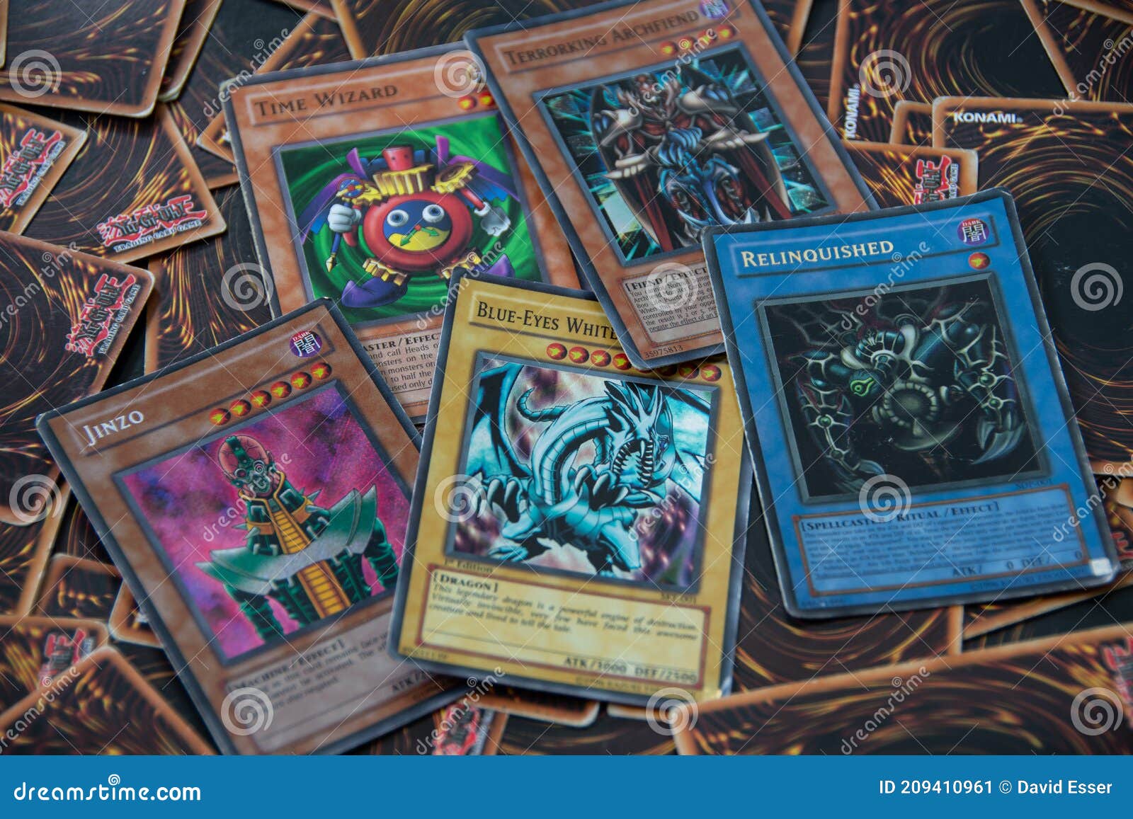 Una Gran Colección Antigua Y Rara Del Juego De Cartas Del Yugioh Foto  editorial - Imagen de raro, grande: 209410961