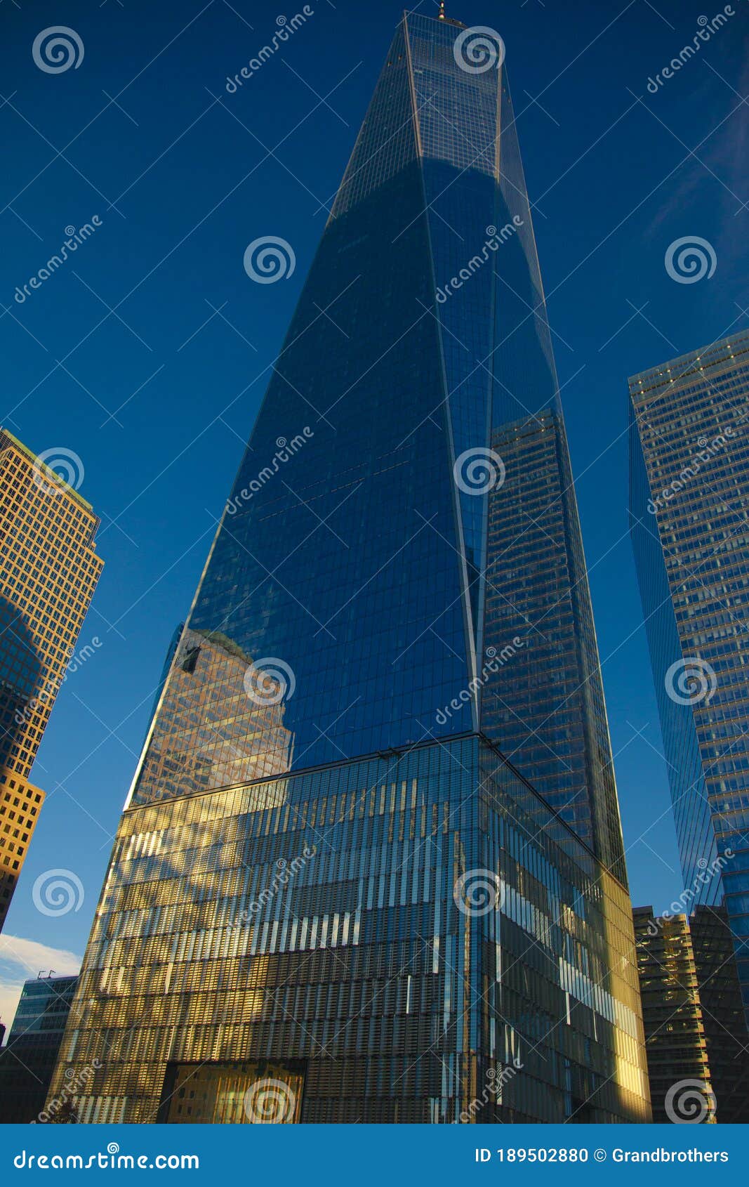 Una Imagen De Gran De Primer Plano Del Centro De Comercio Mundial De Nueva York Imagen editorial - Imagen de cielo, claro: