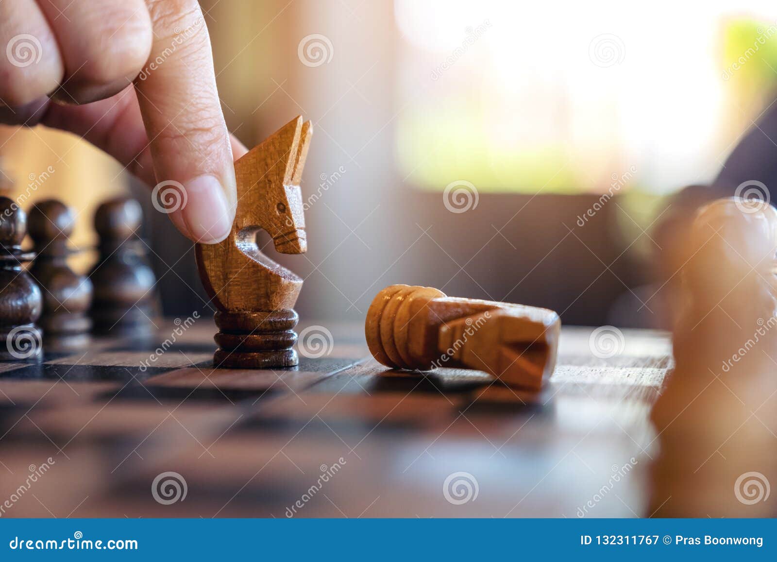 El caballo (movimiento de las piezas de ajedrez menores)