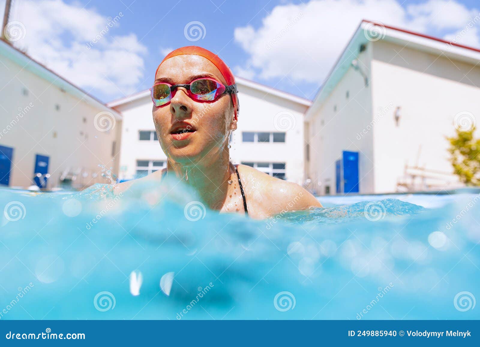 Piscinas, nadador, gorro de baño, gafas de natación, agua, saltar
