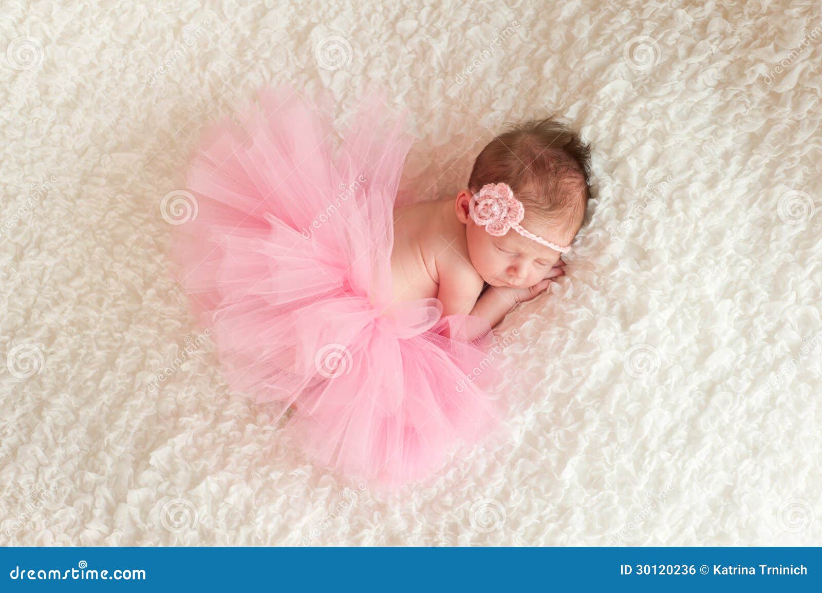 Niña Recién Nacida Que Lleva Un Tutú Rosado Foto de archivo - Imagen de  bailarina, durmiendo: 30120236