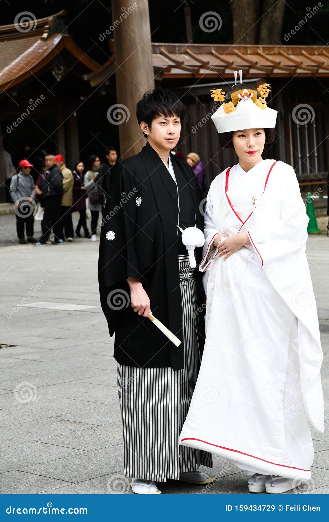 Una Pareja Japonesa Vestida De Matrimonio Tradicional Imagen de archivo  editorial - Imagen de cierre, pares: 159434729