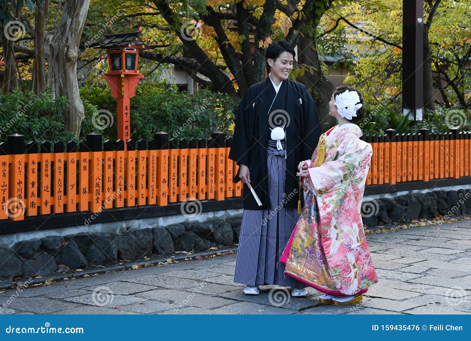 Una Pareja Japonesa Vestida De Matrimonio Tradicional Foto editorial - Imagen de alineada, hembra: 159435476 Una Pareja Japonesa Vestida De Matrimonio Tradicional Foto editorial - Imagen de alineada, hembra: 159435476