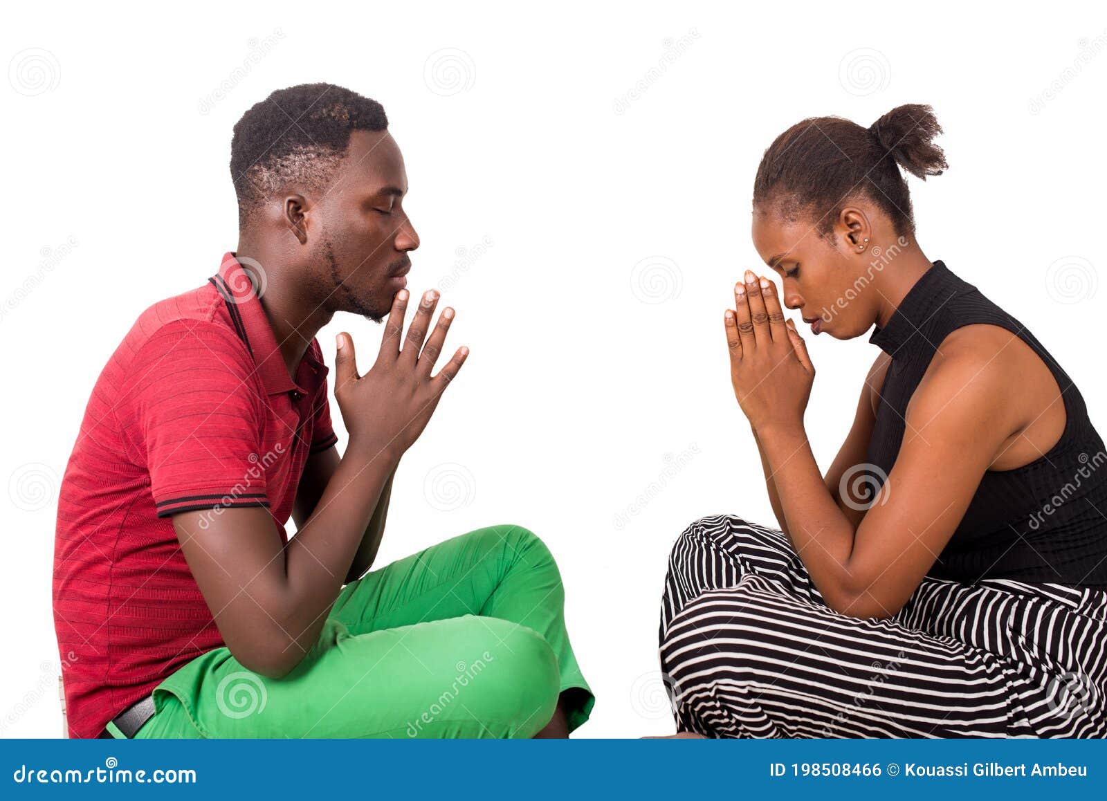 Una pareja joven rezando foto de archivo. Imagen de fondo 198508466