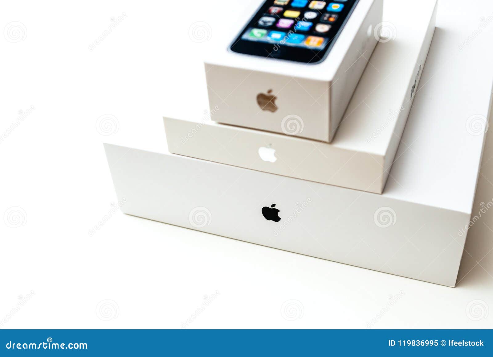Unboxing D'ordinateur Portable D'Apple MacBook Pro Image éditorial - Image  du mobilité, créateur: 119836995