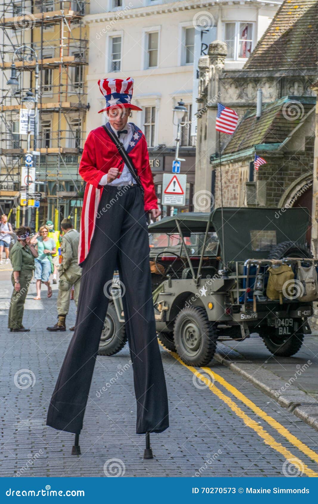 Uncle Sam Kostüm Auf Stelzen Feiert Unabhängigkeitstag Redaktionelles  Stockfoto - Bild von unabhängigkeit, onkel: 70270573