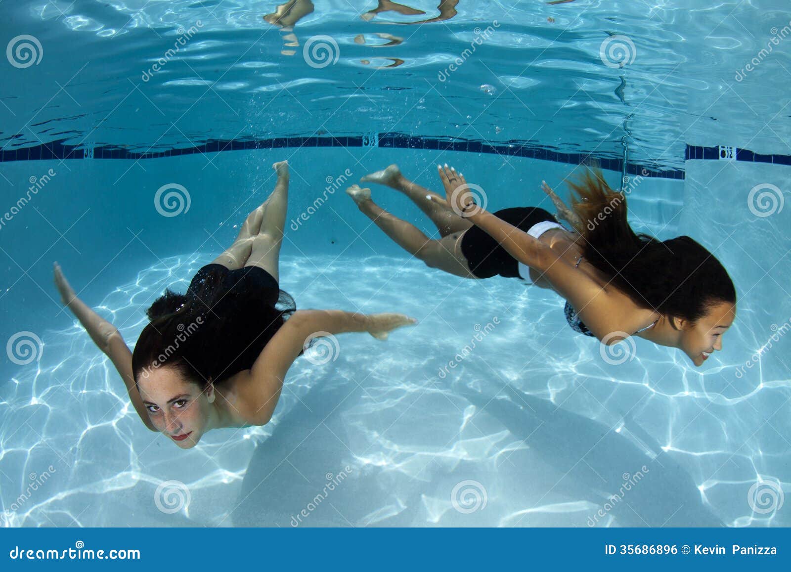 girls underwater Teen