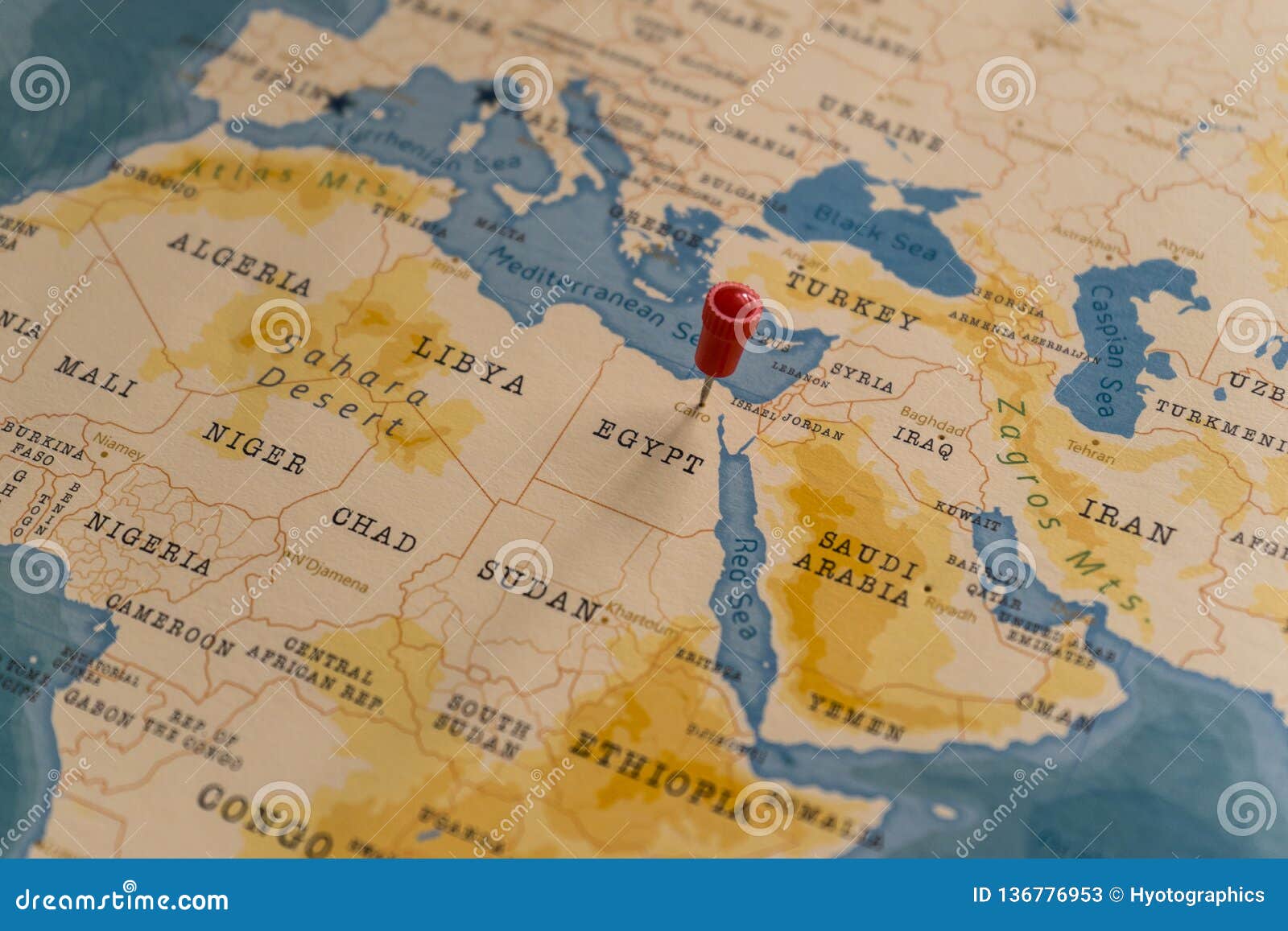 Une Epingle Sur Le Caire L Egypte Sur La Carte Du Monde Image Stock Image Du Atlas Cordon