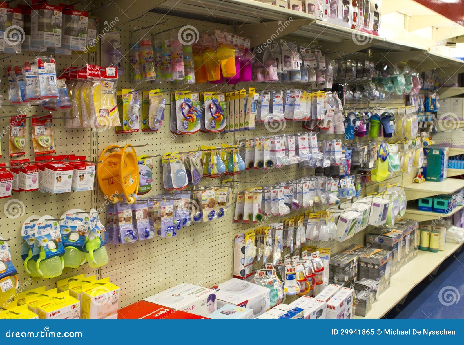 Produits De Bebe Sur L Etagere Dans Le Magasin Image Editorial Image Du Produits Jouets Produits De Bebe Sur L Etagere Dans Le Magasin Image Editorial Image Du Produits Jouets