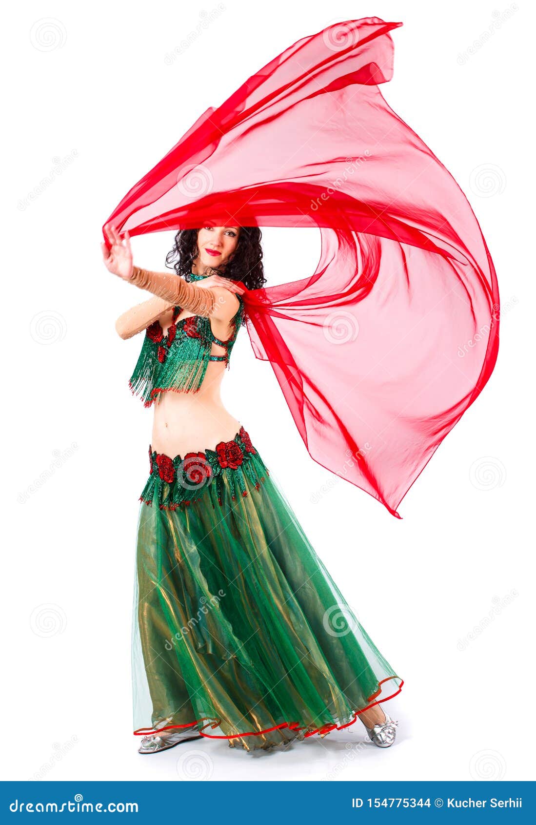 Une Femme Dans Un Danseur érotique De Robe De Danse Orientale Verte De  Danseur Photo stock - Image du beauté, interprète: 154775344