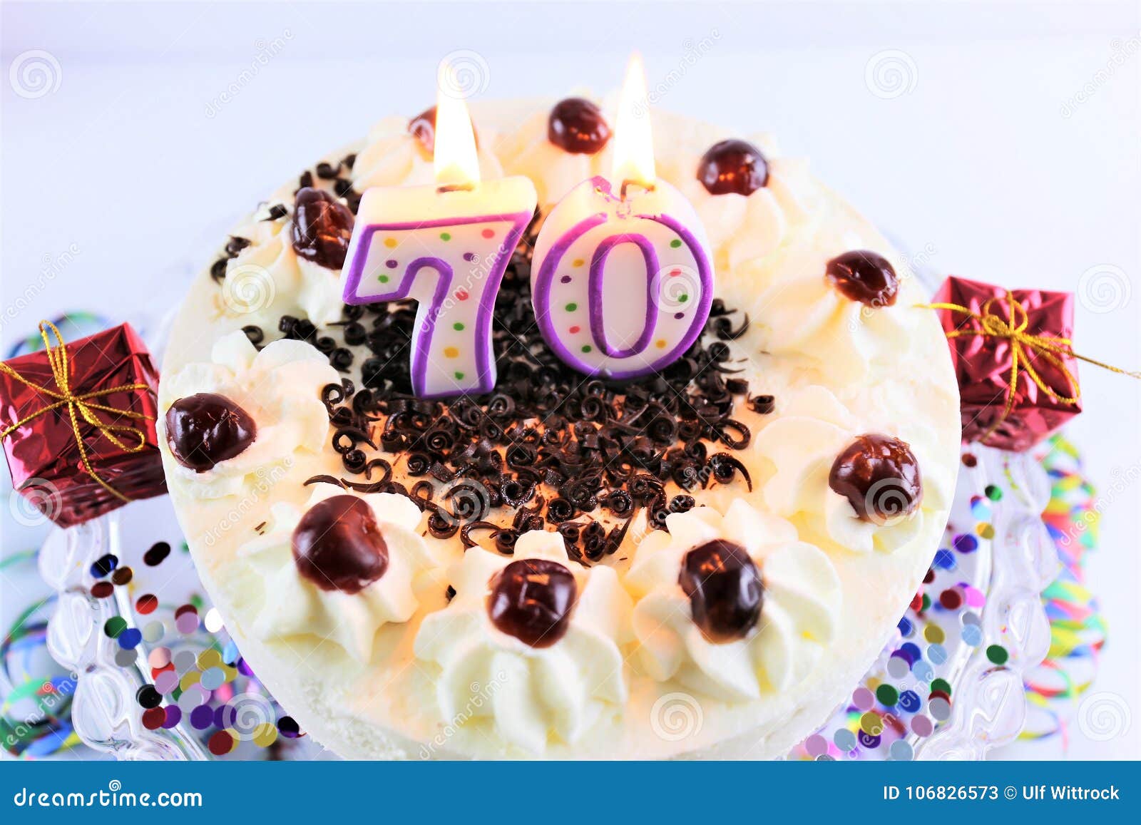 Une Image De Concept D Un Gateau D Anniversaire Avec La Bougie 70 Image Stock Image Du Anniversaire Avec Une Image De Concept D Un Gateau D Anniversaire Avec La Bougie 70 Image Stock Image Du Anniversaire Avec