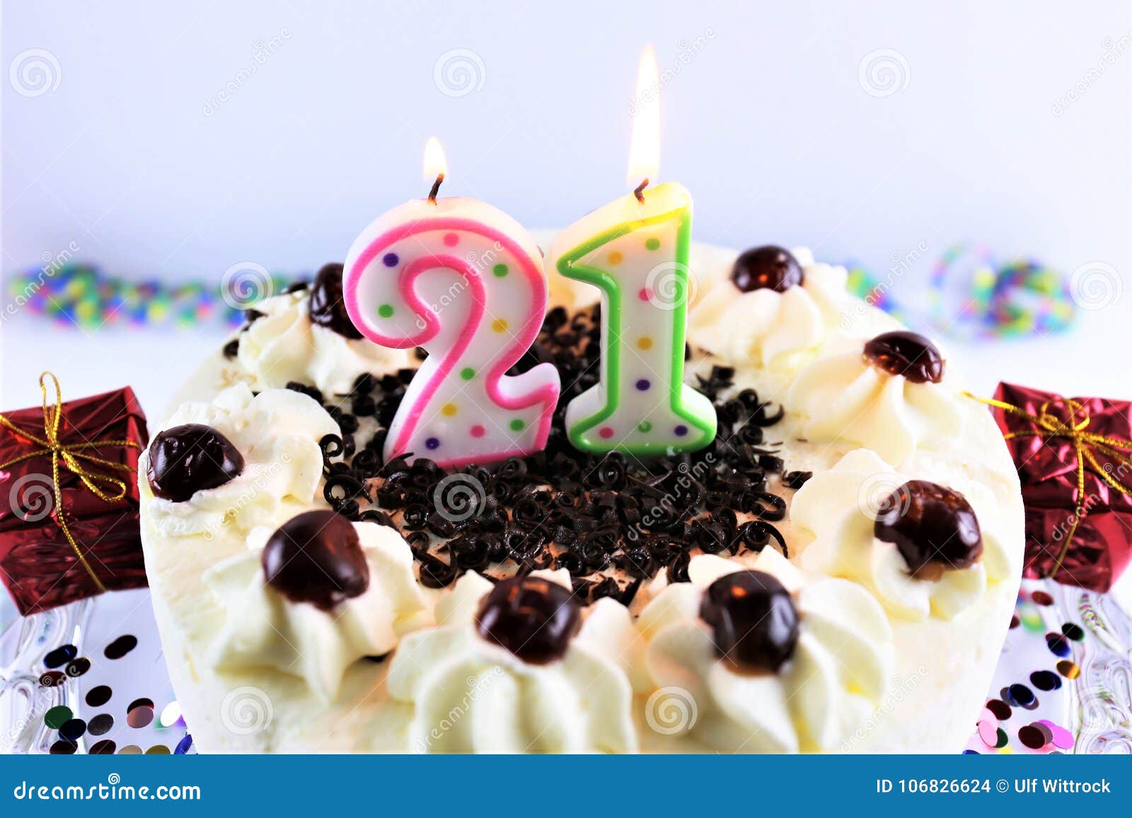 Une Image De Concept D Un Gateau D Anniversaire Avec La Bougie 21 Photo Stock Image Du Anniversaire Gateau Une Image De Concept D Un Gateau D Anniversaire Avec La Bougie 21 Photo Stock Image Du Anniversaire Gateau
